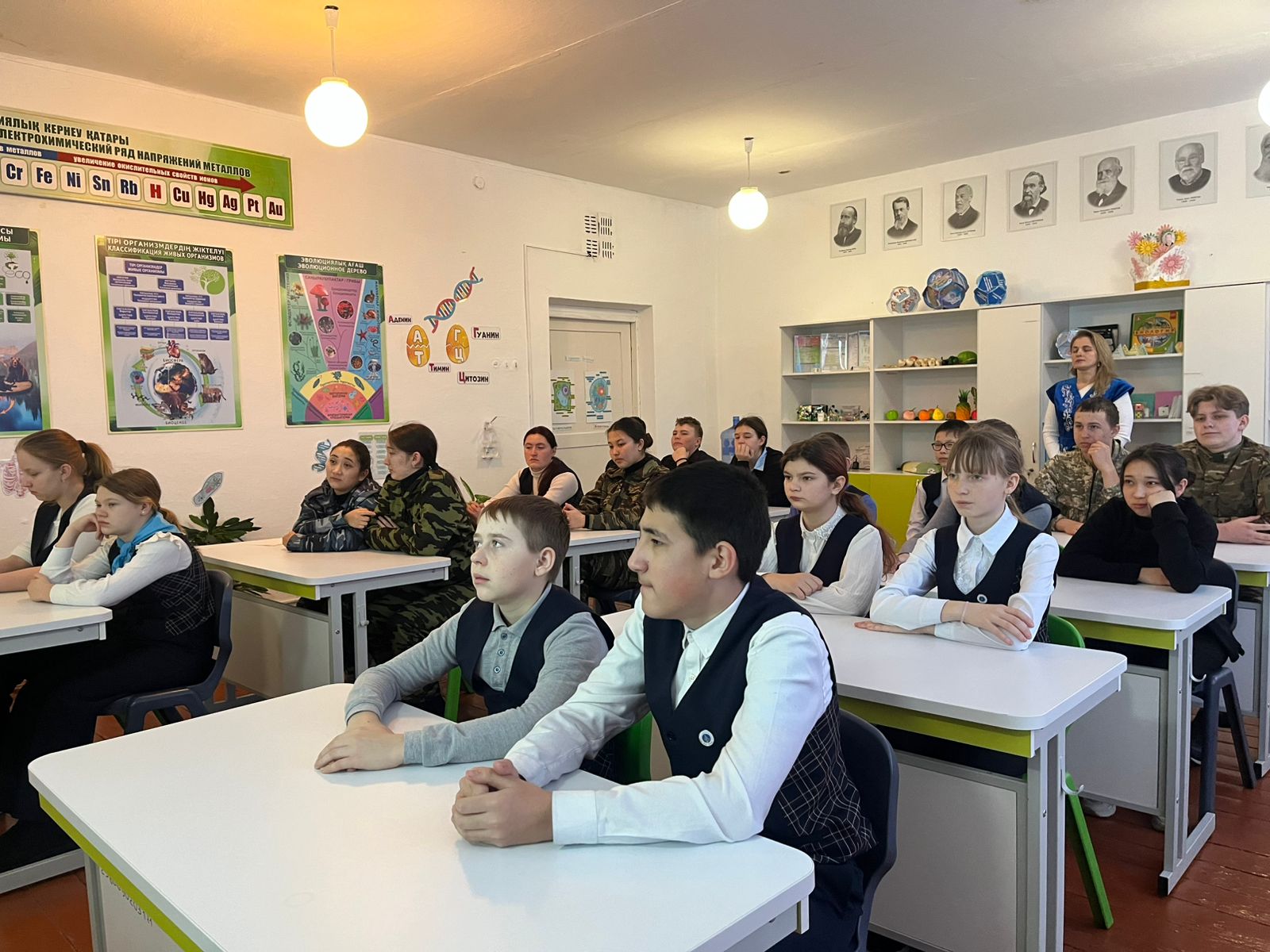 В рамках месячника «Закон и Порядок» для учащихся была проведена беседа на тему коррупции   совместно с УИП старшим лейтенантом  Кайсаевым Б.А.  